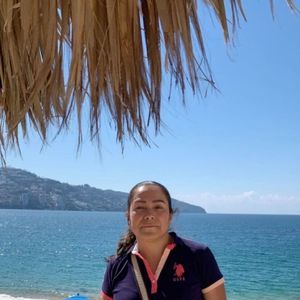 Meet your Posher, Adela